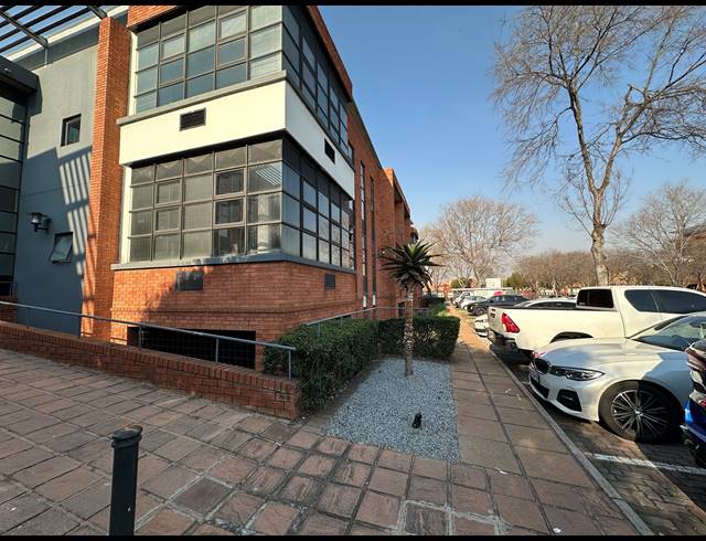 155.30M² OFFICE TO LET IN ECO PARK ESTATE